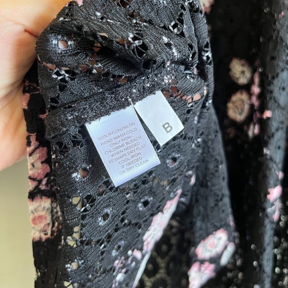 LOFT ANN TAYLOR Eyelet Top 3/4 Sleeve Floral Print Crewneck Womens Size S Blouse - Picture 3 of 5